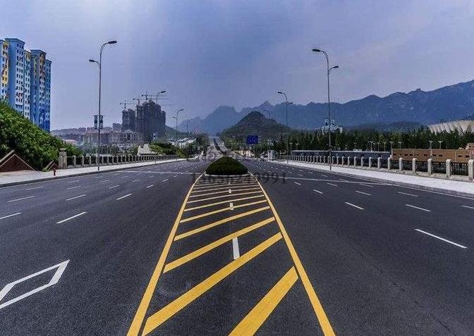 鎮(zhèn)江道路劃線，鎮(zhèn)江道路劃線施工單位？飛揚市政專業(yè)可靠！