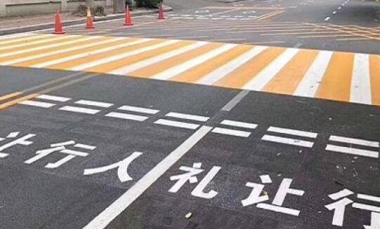 廠區(qū)停車位劃線施工找哪家？專業(yè)團隊為您排憂解難