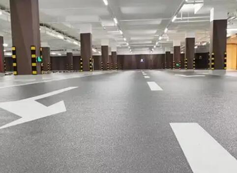 工廠磨石地坪施工難題不用愁，專業(yè)設備團隊來解憂