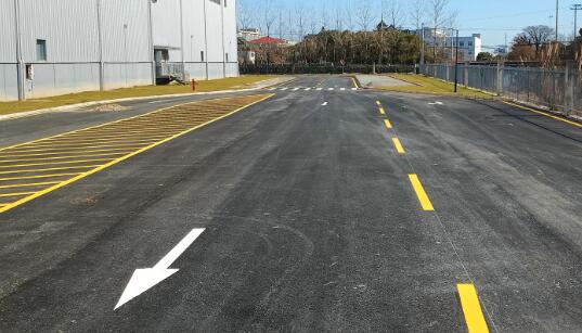 蘇州專業(yè)車位劃線團(tuán)隊？飛揚市政精準(zhǔn)提升道路標(biāo)識清晰度